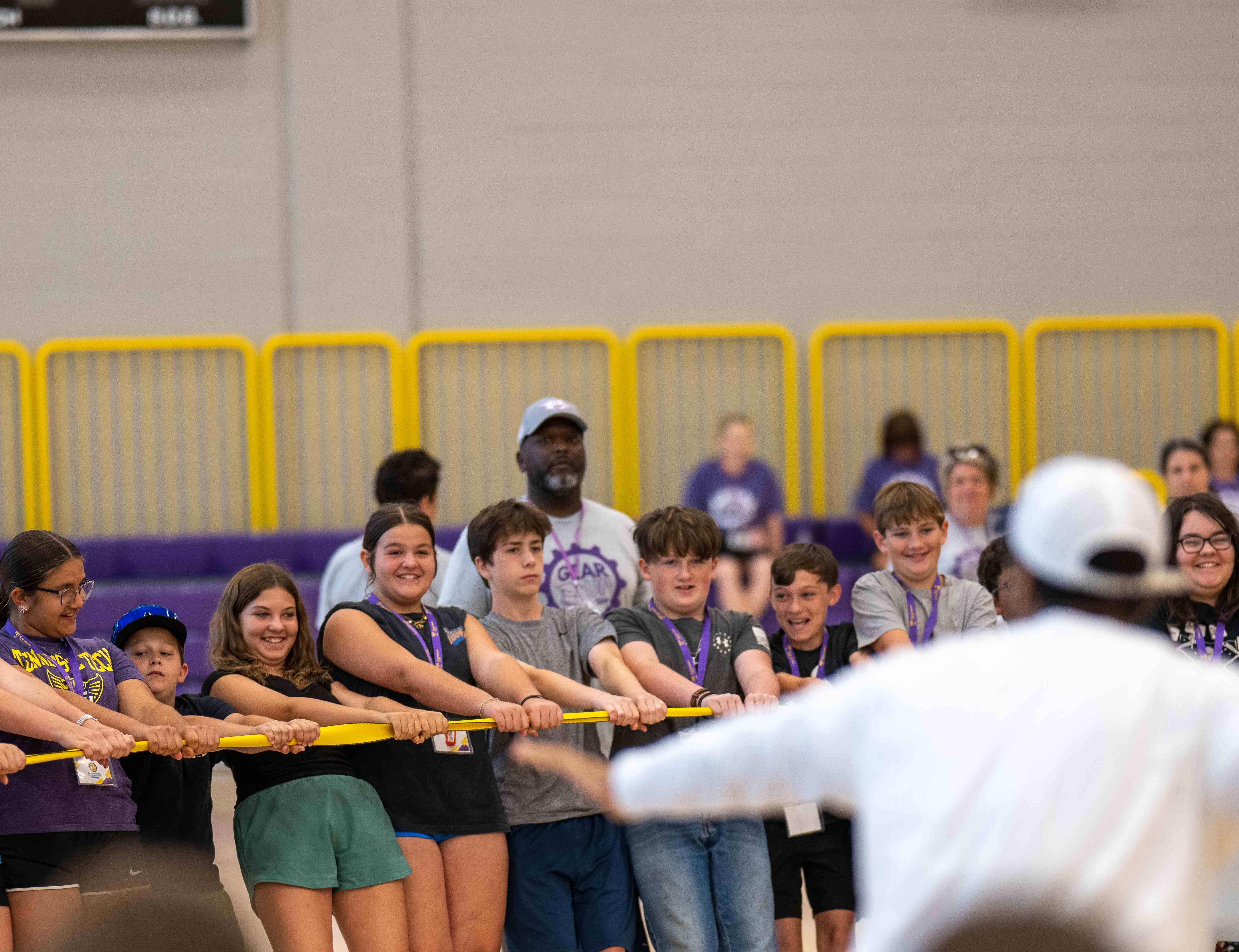 students holding a rope