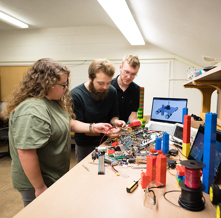 Students working in the circuts lab