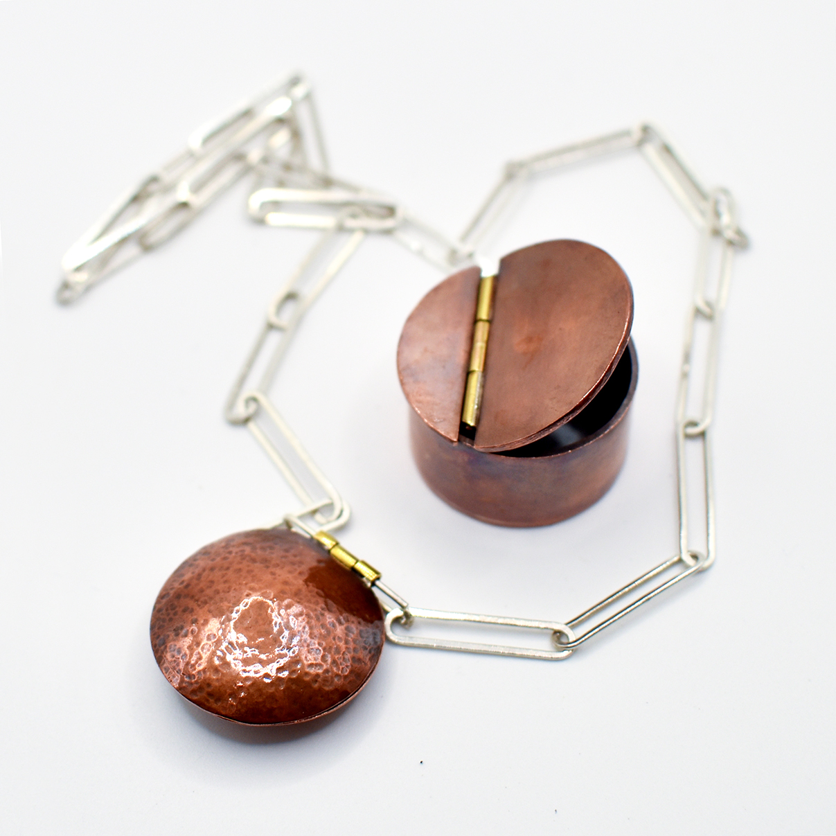 Metal hinged necklace