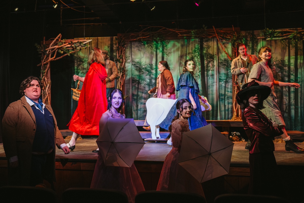 Into the Woods, Cast singing and dancing 