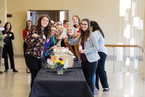 2019 women's conference, attendees at the buffett