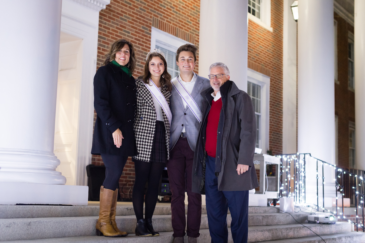 More than a thousand students drank hot chocolate, sang Christmas carols and got a free T-shirt to celebrate the third annual "Lighting the Quad" event on Tuesday night.