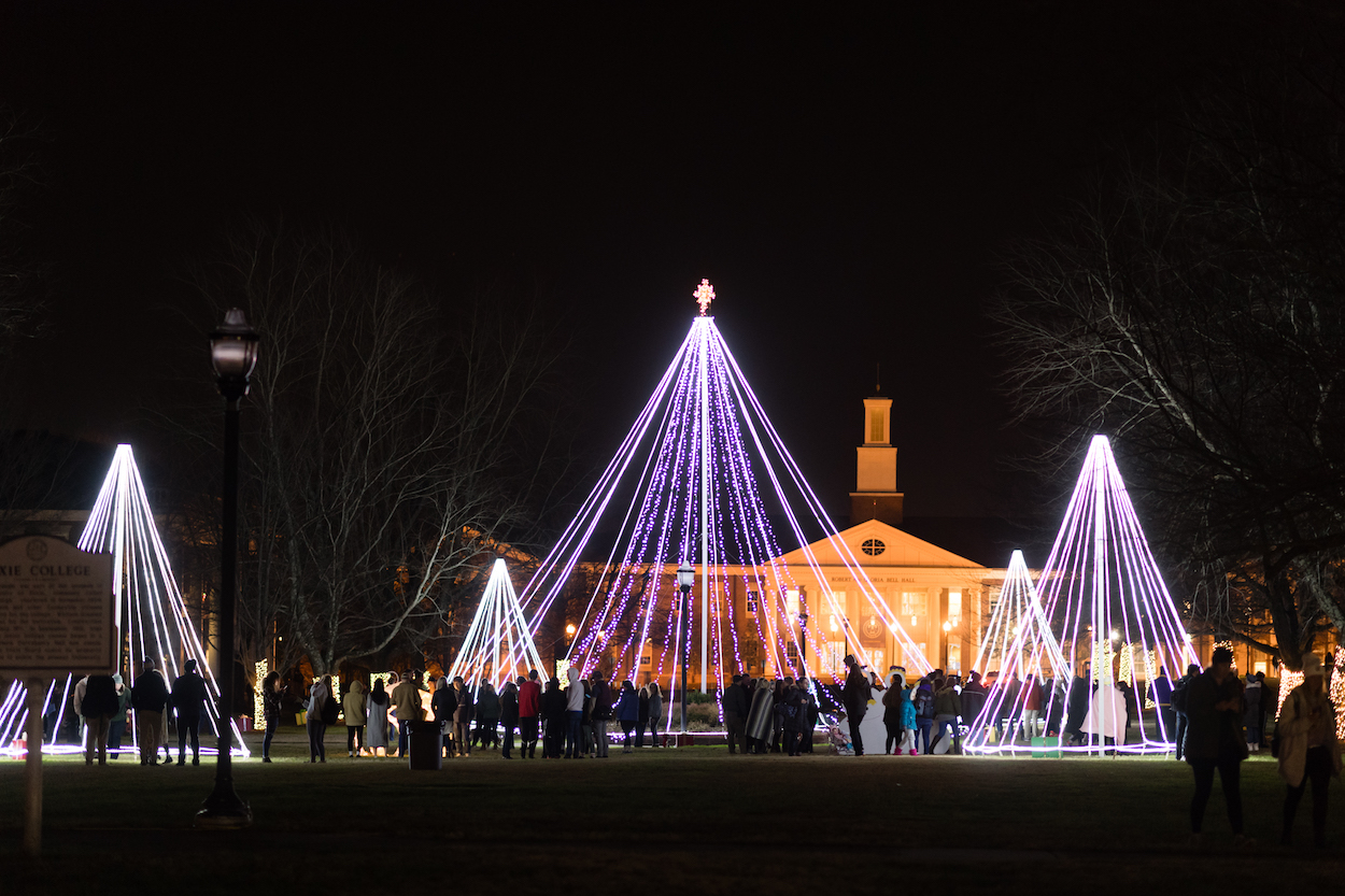 More than a thousand students drank hot chocolate, sang Christmas carols and got a free T-shirt to celebrate the third annual "Lighting the Quad" event on Tuesday night.