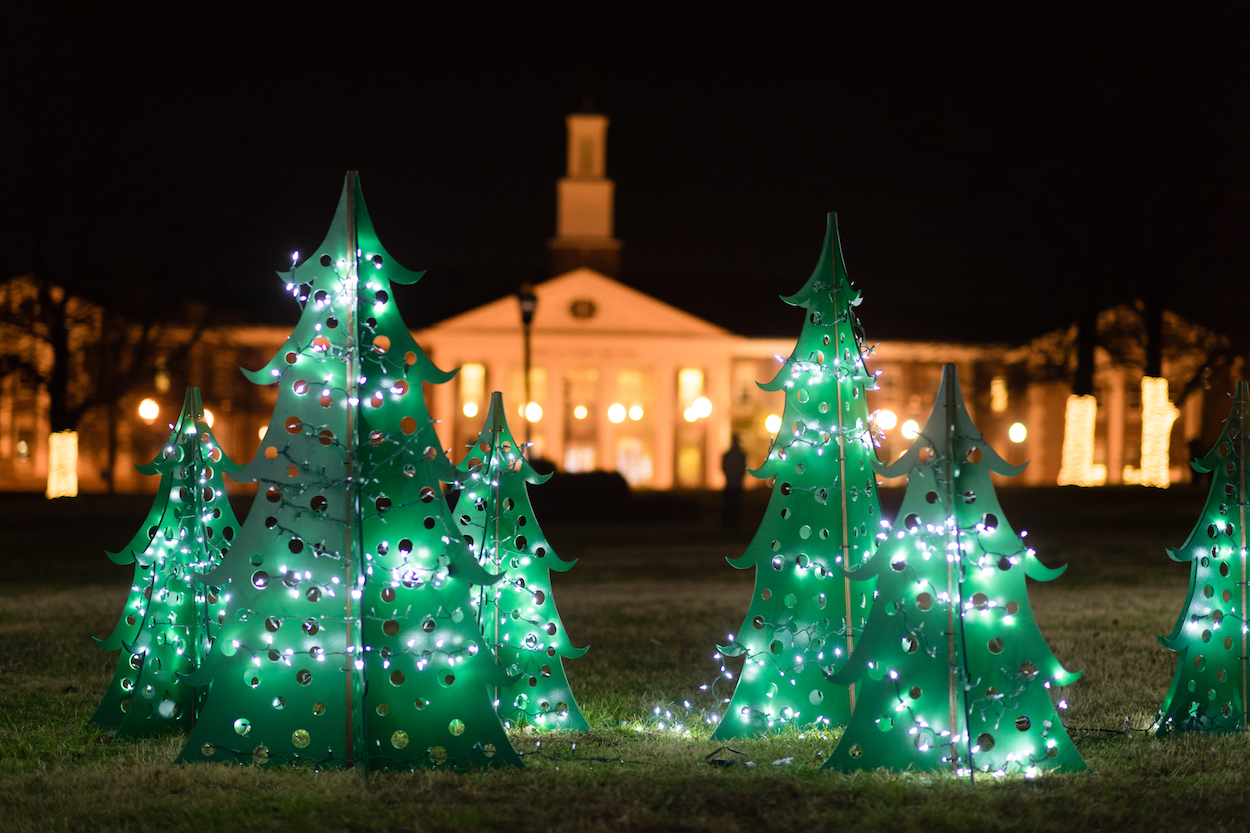 More than a thousand students drank hot chocolate, sang Christmas carols and got a free T-shirt to celebrate the third annual "Lighting the Quad" event on Tuesday night.