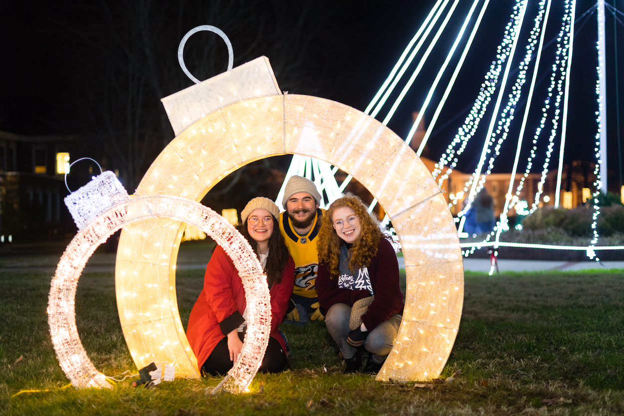 More than a thousand students drank hot chocolate, sang Christmas carols and got a free T-shirt to celebrate the third annual "Lighting the Quad" event on Tuesday night.