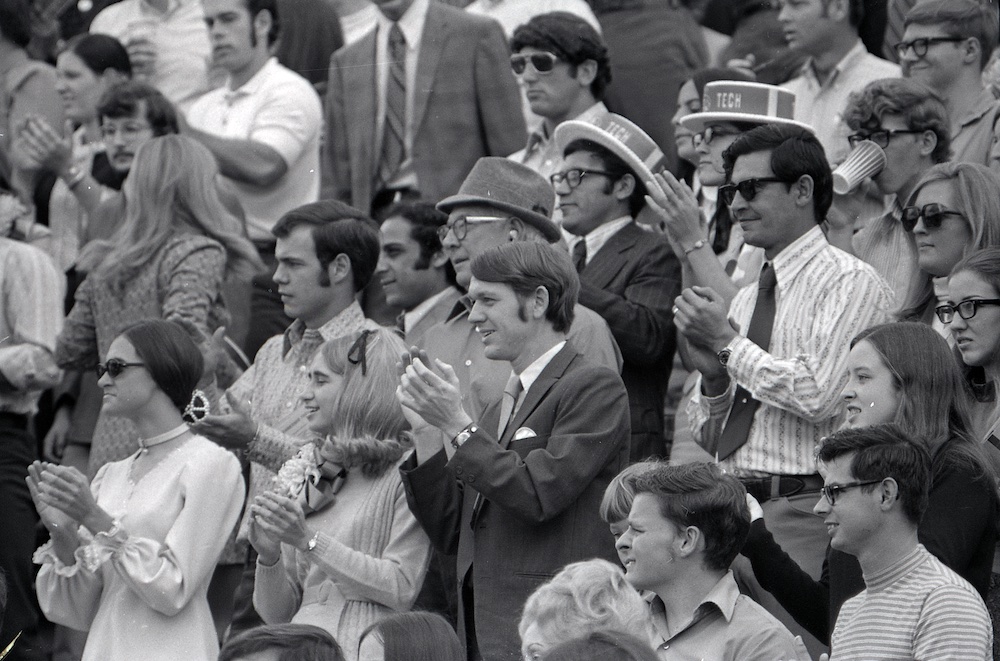 A crowd gather on campus in 1971.