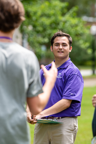 A SOA listening to a freshmen student speaking.