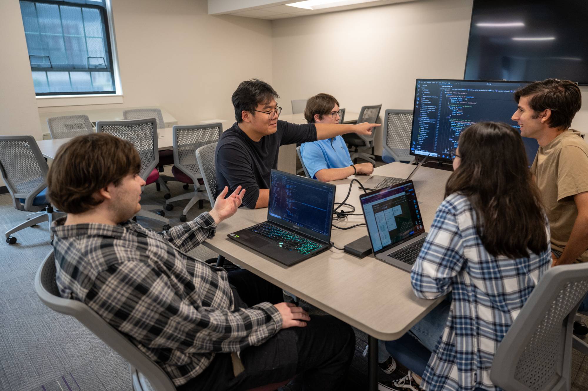 Engineering students working together