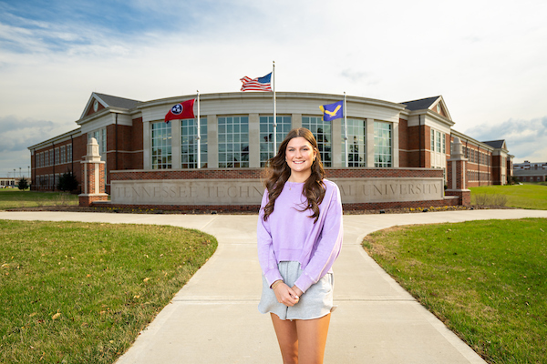 Portrait of Bella Ashlock outside of Tennessee Tech