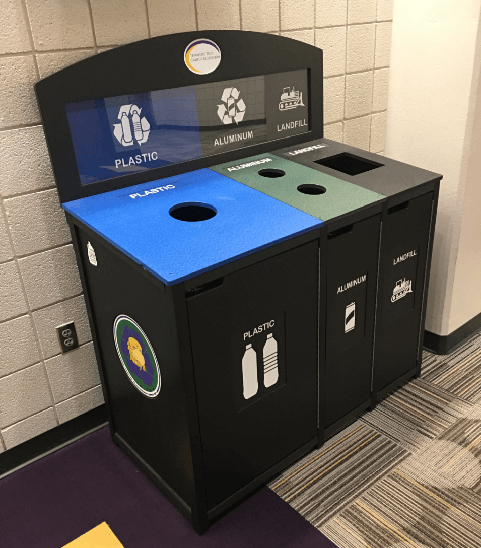 Recycling station at the Fit