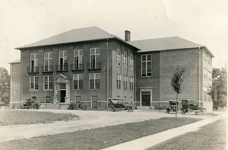The front of Derryberry Hall in it's original styling.